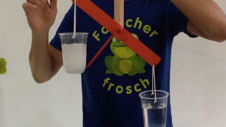 Experiment: Ist Eis leichter als Wasser