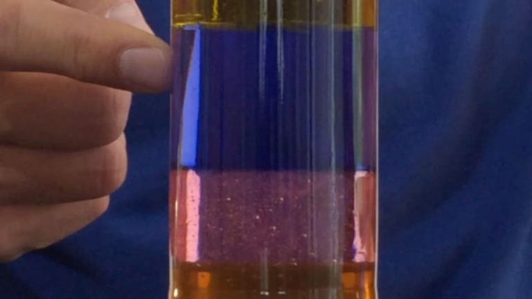 Experiment: Flüssigkeiten schichten