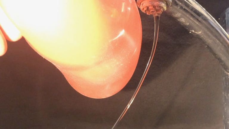 Experiment: Wasser um die Kurve leiten