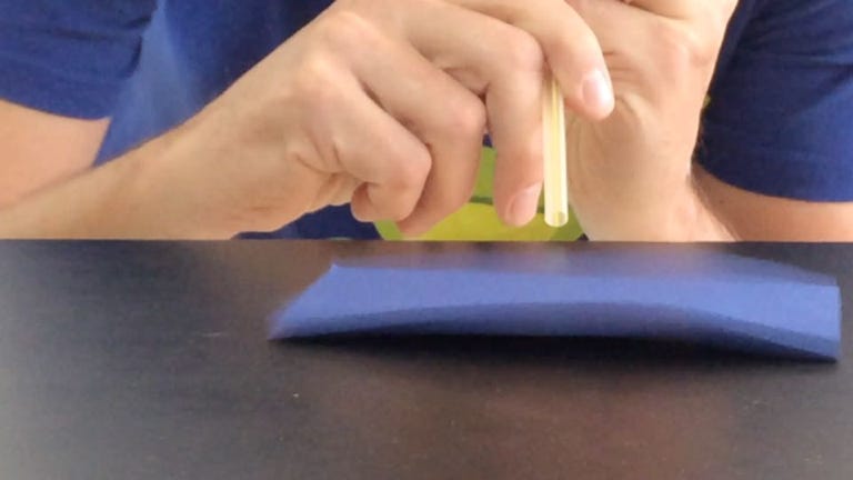 Experiment: Flatternde Pappe